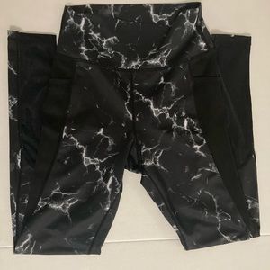 Buffbunny Black Marble pocket leggings